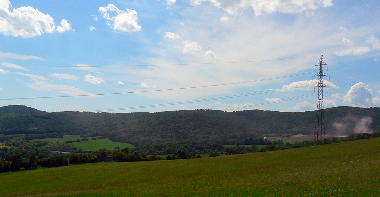 ...a spod neho panoráma aj s odkaliskom prášiacim doďaleka. Že vďaka. ...a_spod_neho_panoráma_aj_s_odkaliskom_prášiacim_doďaleka._Že_vďaka.